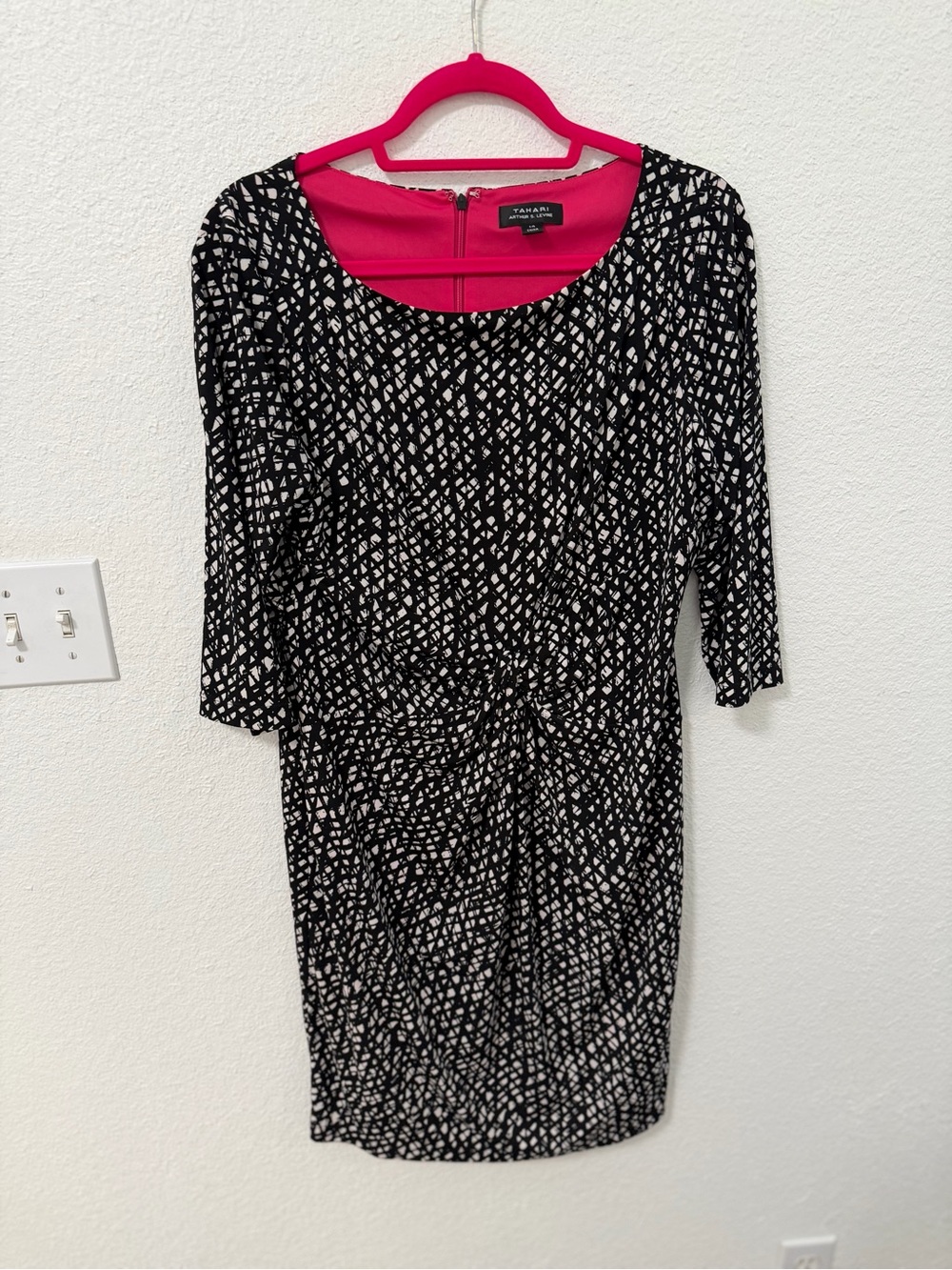 Tahari ASL Black & White Abstract Twist-Front Long Sleeve Dress with Pink Lining